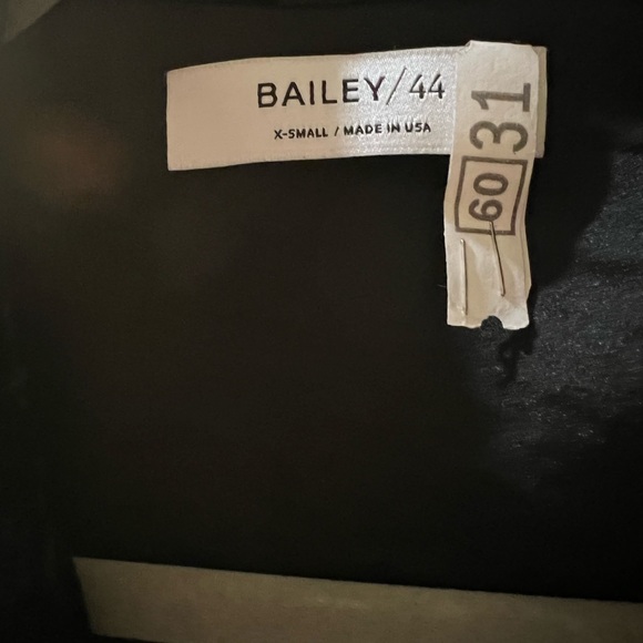 Bailey 44 XS Velvet Cropped Blazer - Picture 3 of 3